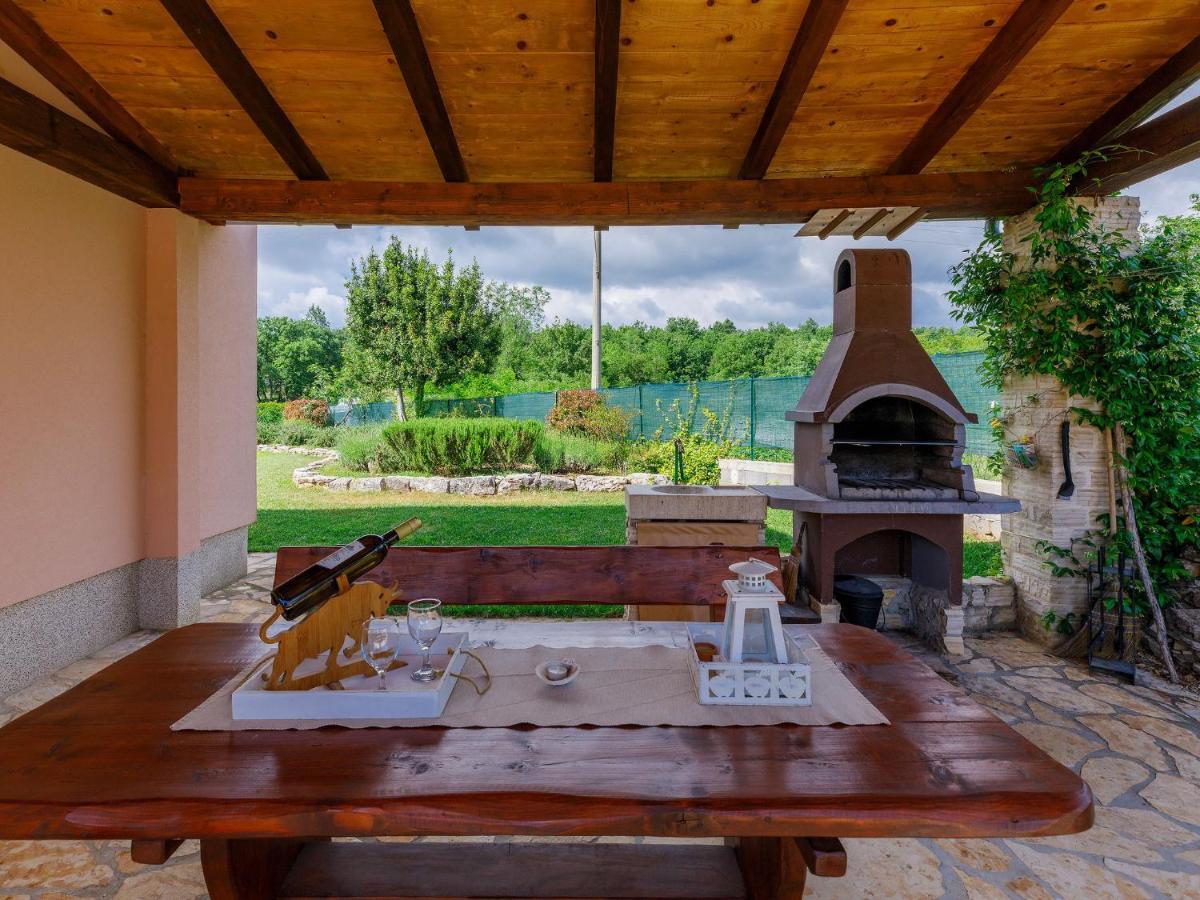 Boskari Holiday Home Villa Malini By Interhome מראה חיצוני תמונה
